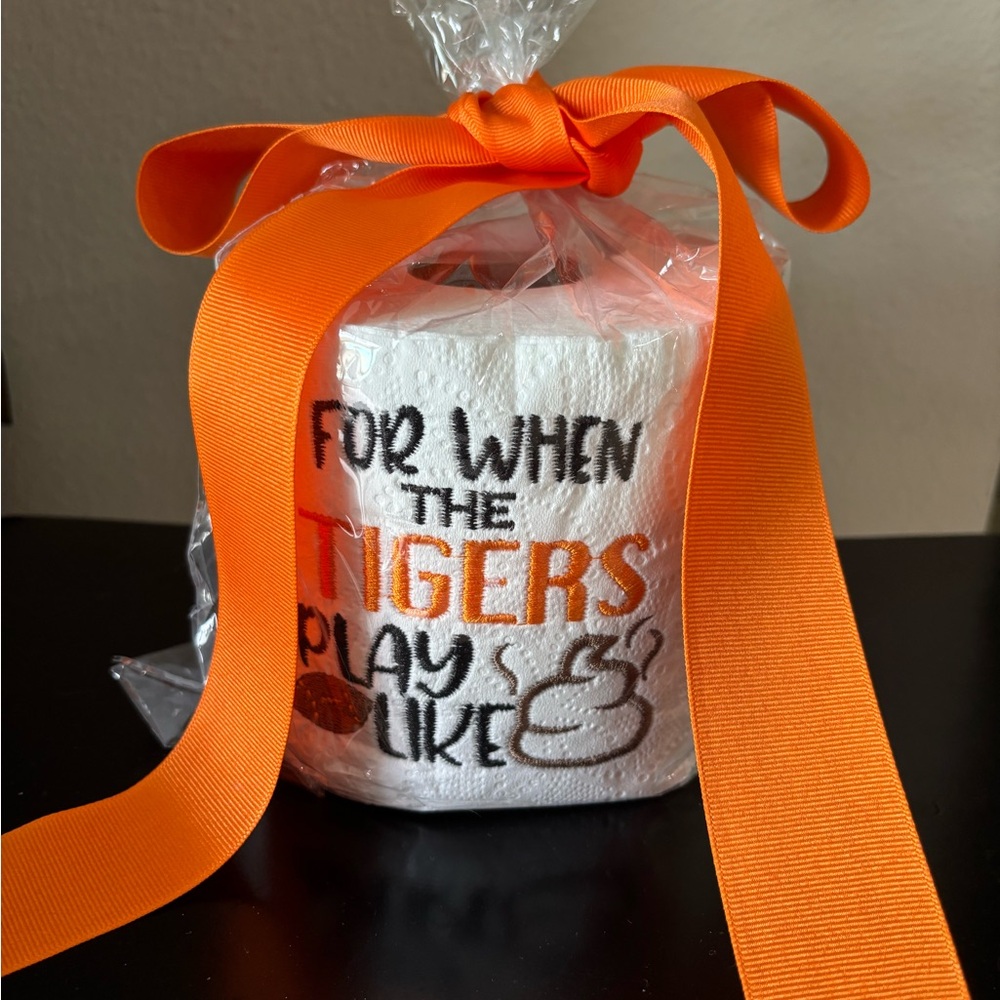 🧡 Tiger Novelty Toilet Paper Roll